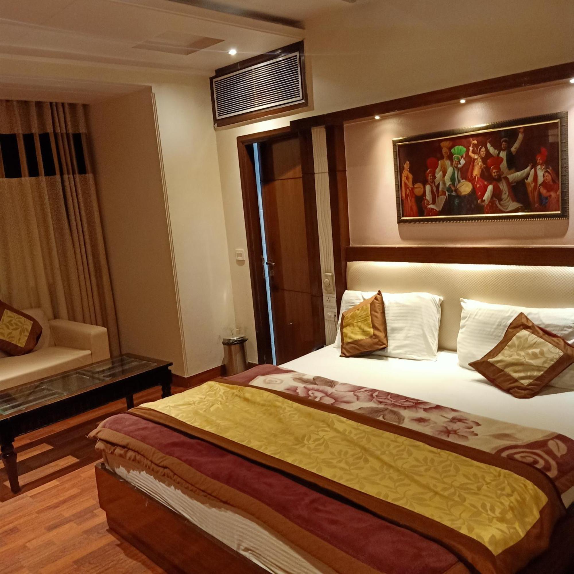 Hotel Geet Deluxe 新德里 外观 照片