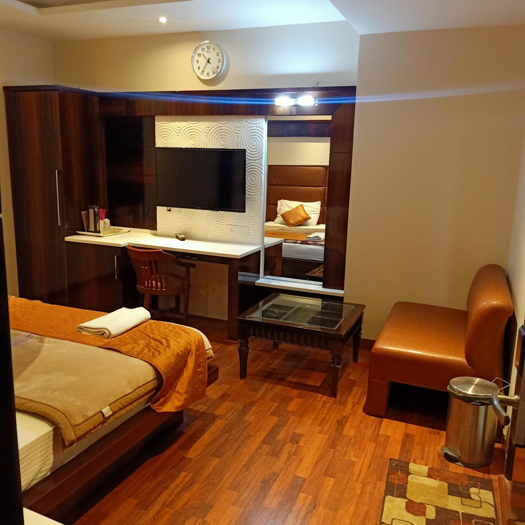 Hotel Geet Deluxe 新德里 外观 照片