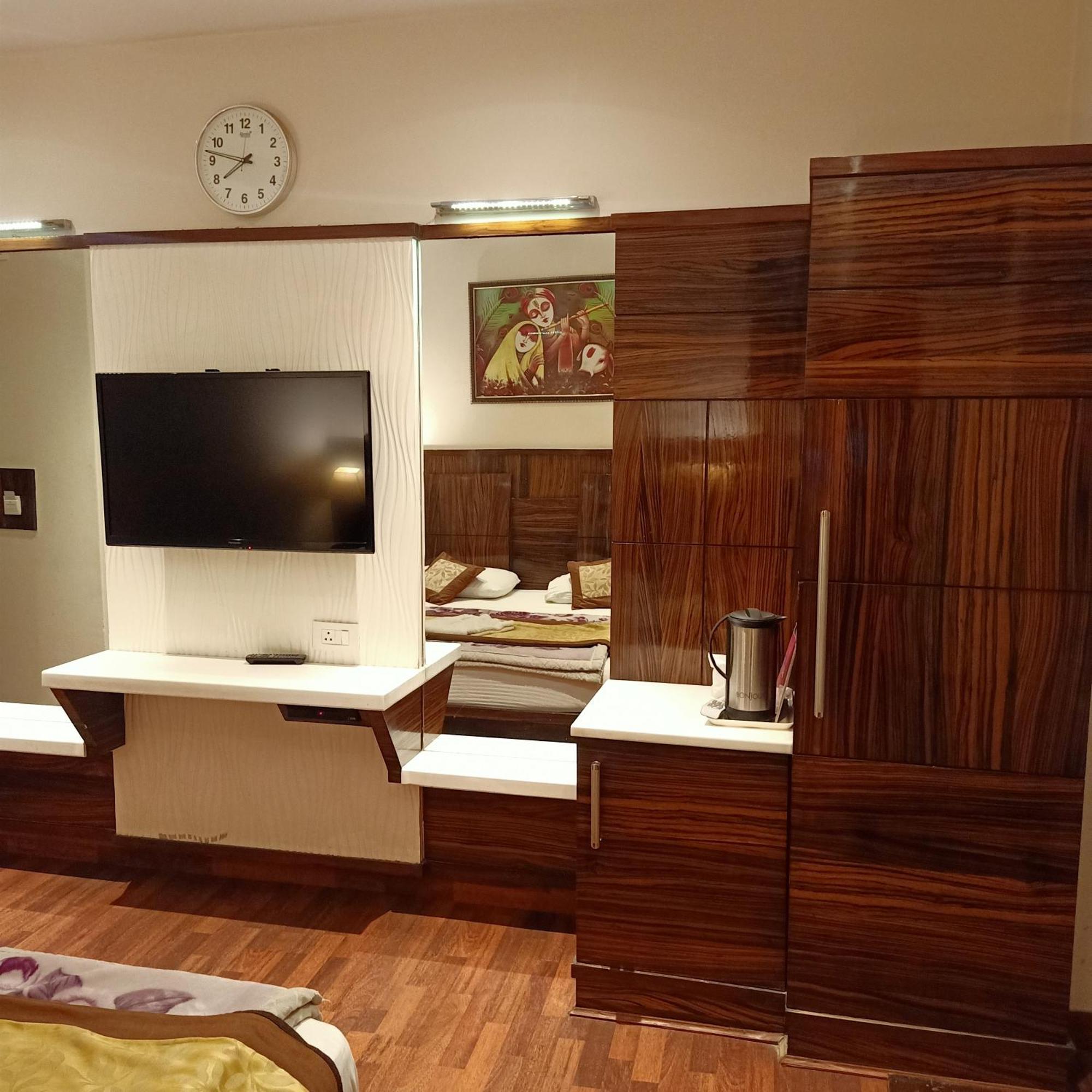Hotel Geet Deluxe 新德里 外观 照片