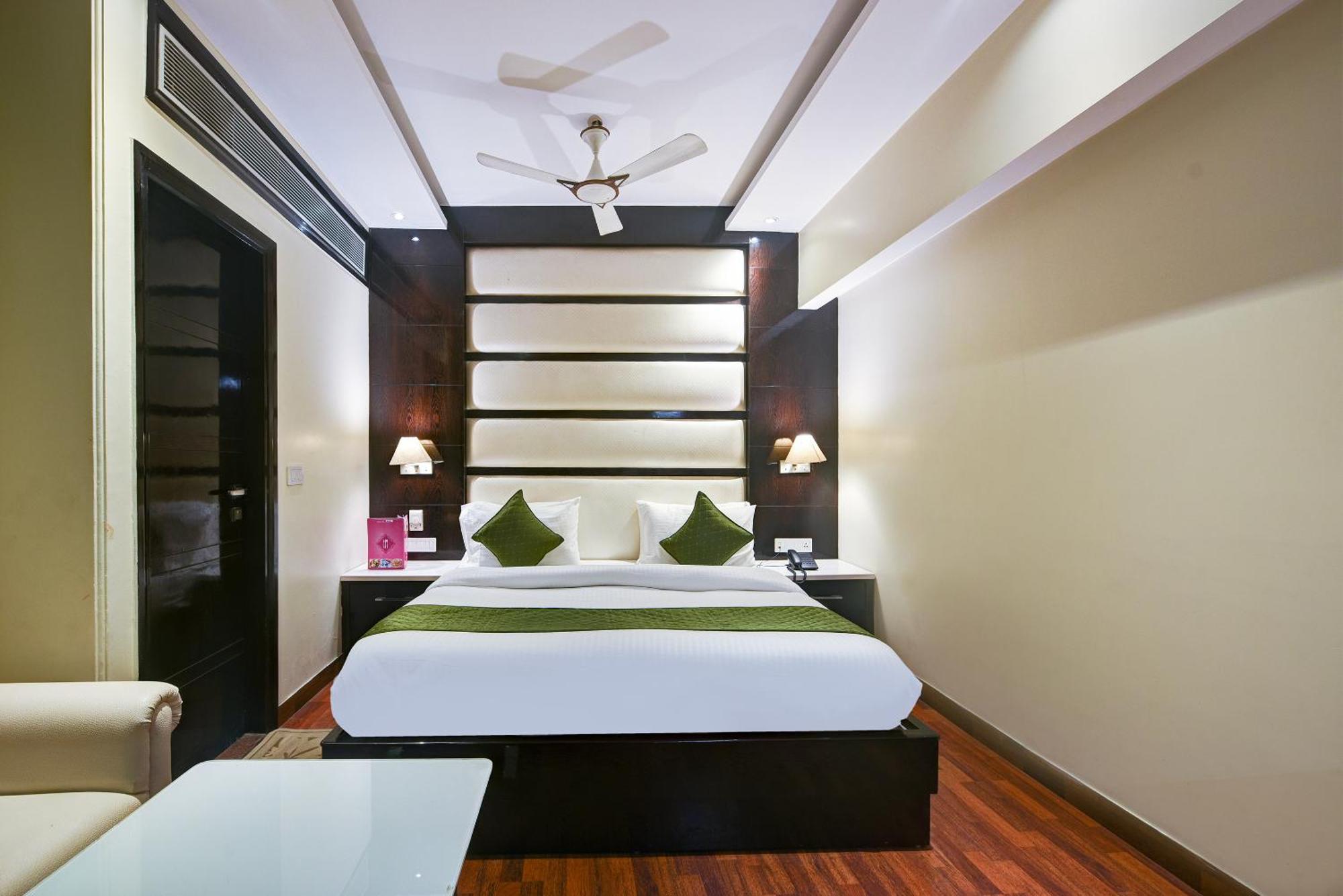 Hotel Geet Deluxe 新德里 外观 照片