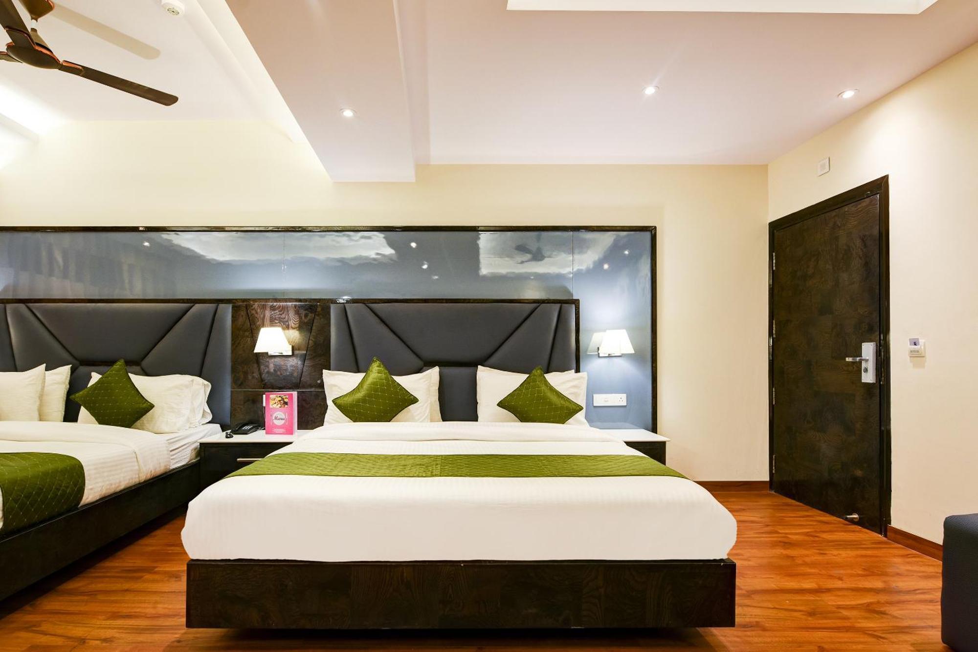 Hotel Geet Deluxe 新德里 外观 照片