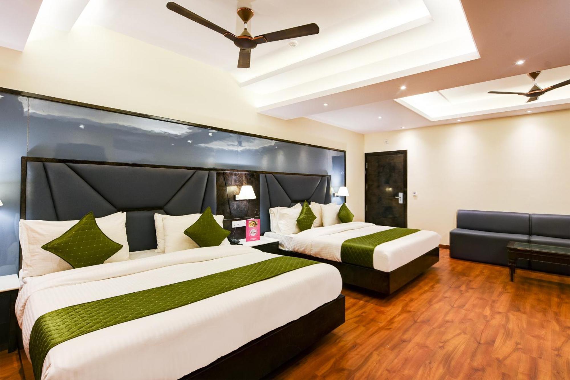 Hotel Geet Deluxe 新德里 外观 照片