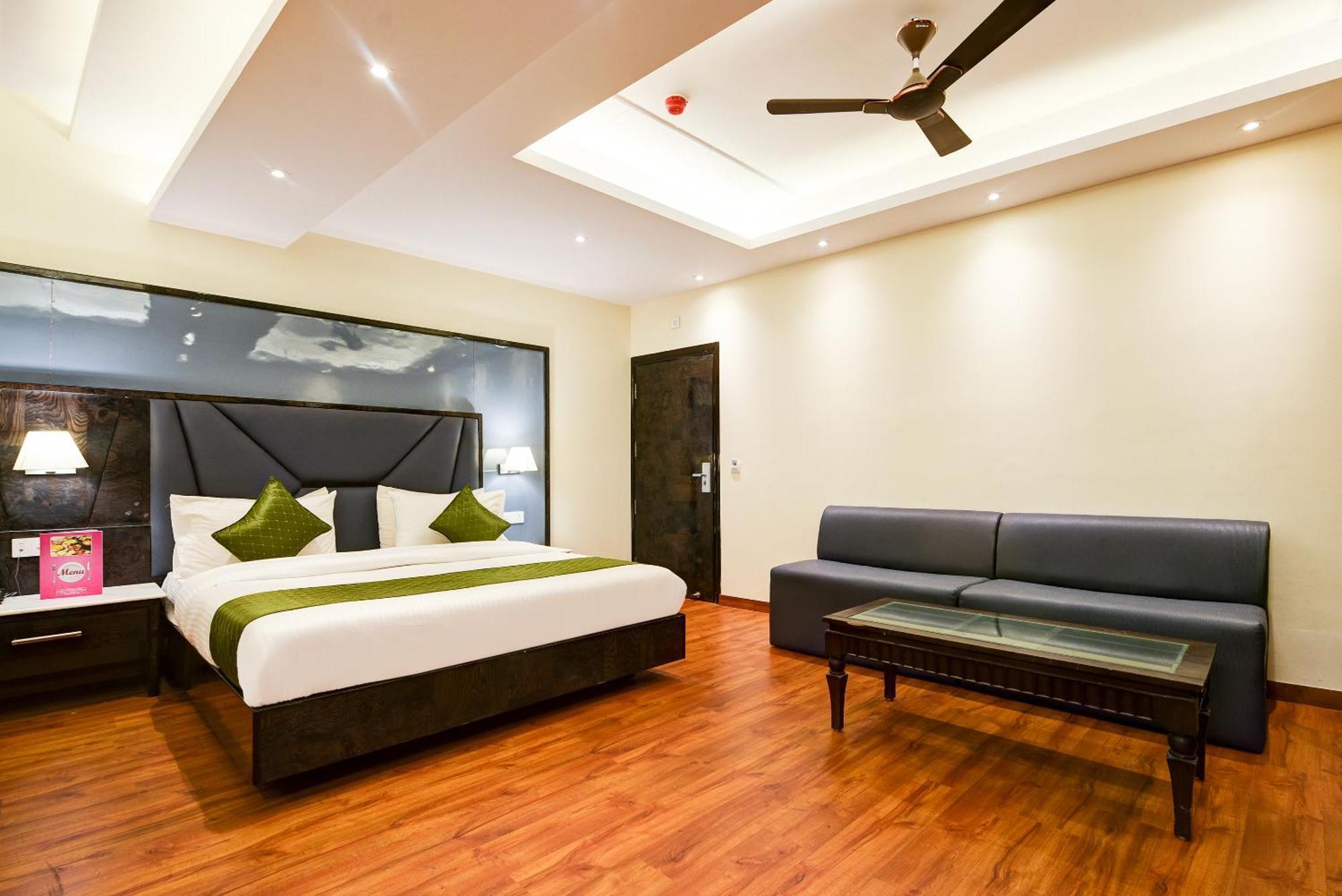 Hotel Geet Deluxe 新德里 外观 照片