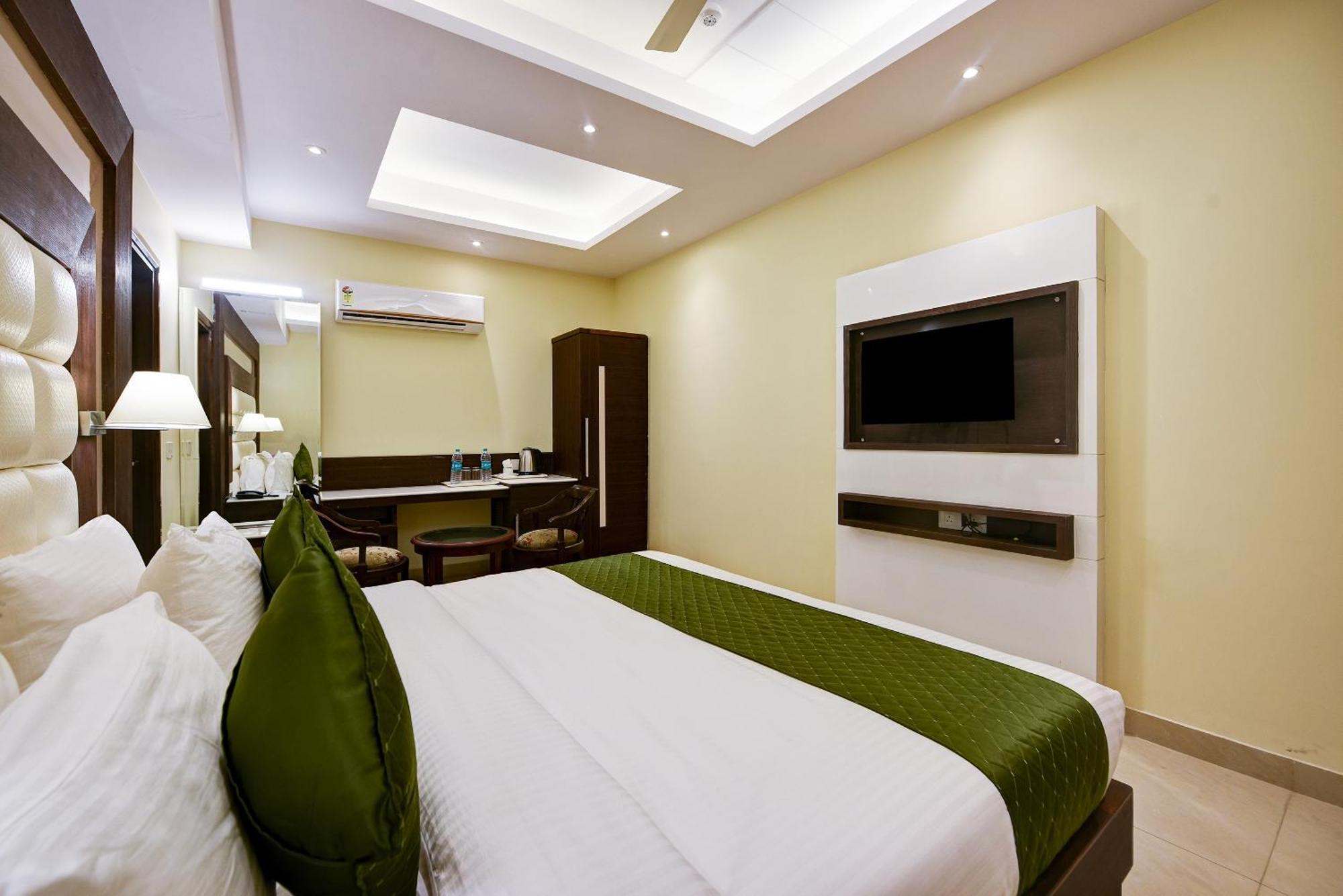 Hotel Geet Deluxe 新德里 外观 照片