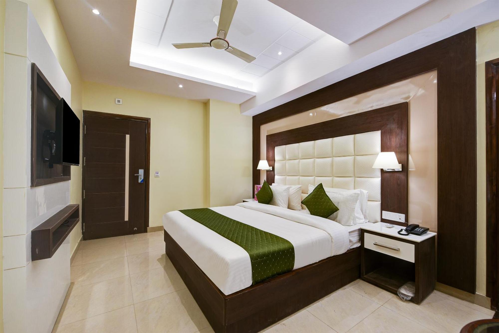 Hotel Geet Deluxe 新德里 外观 照片