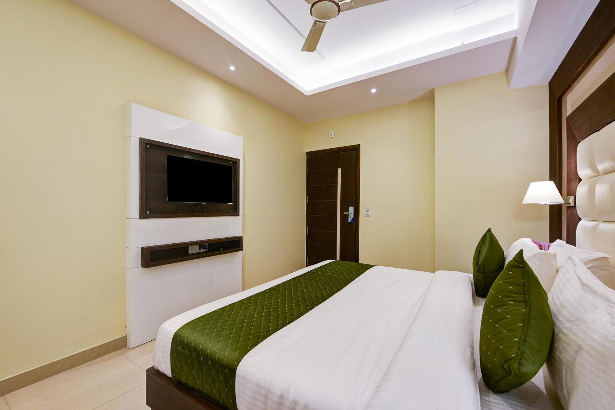 Hotel Geet Deluxe 新德里 外观 照片