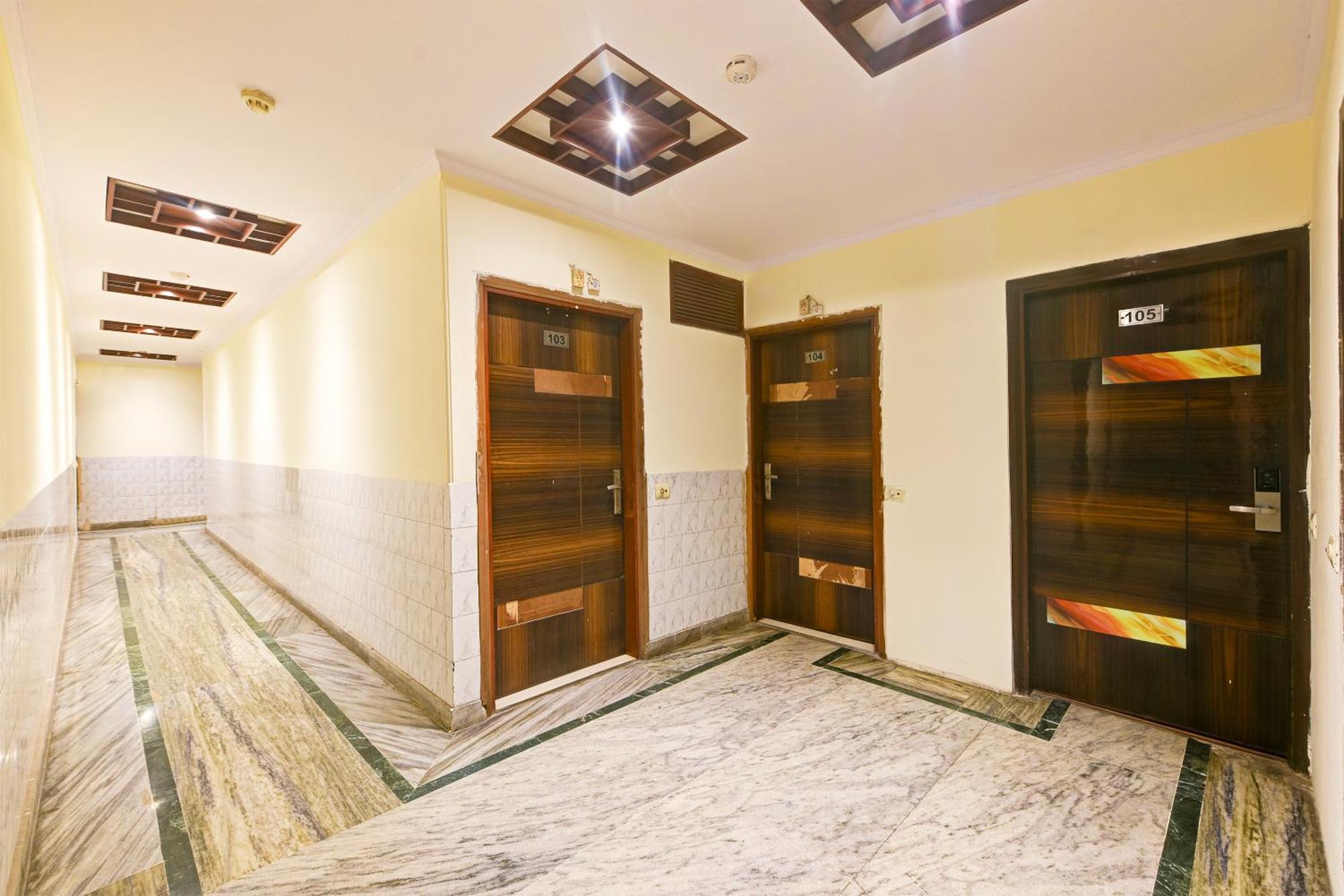 Hotel Geet Deluxe 新德里 外观 照片