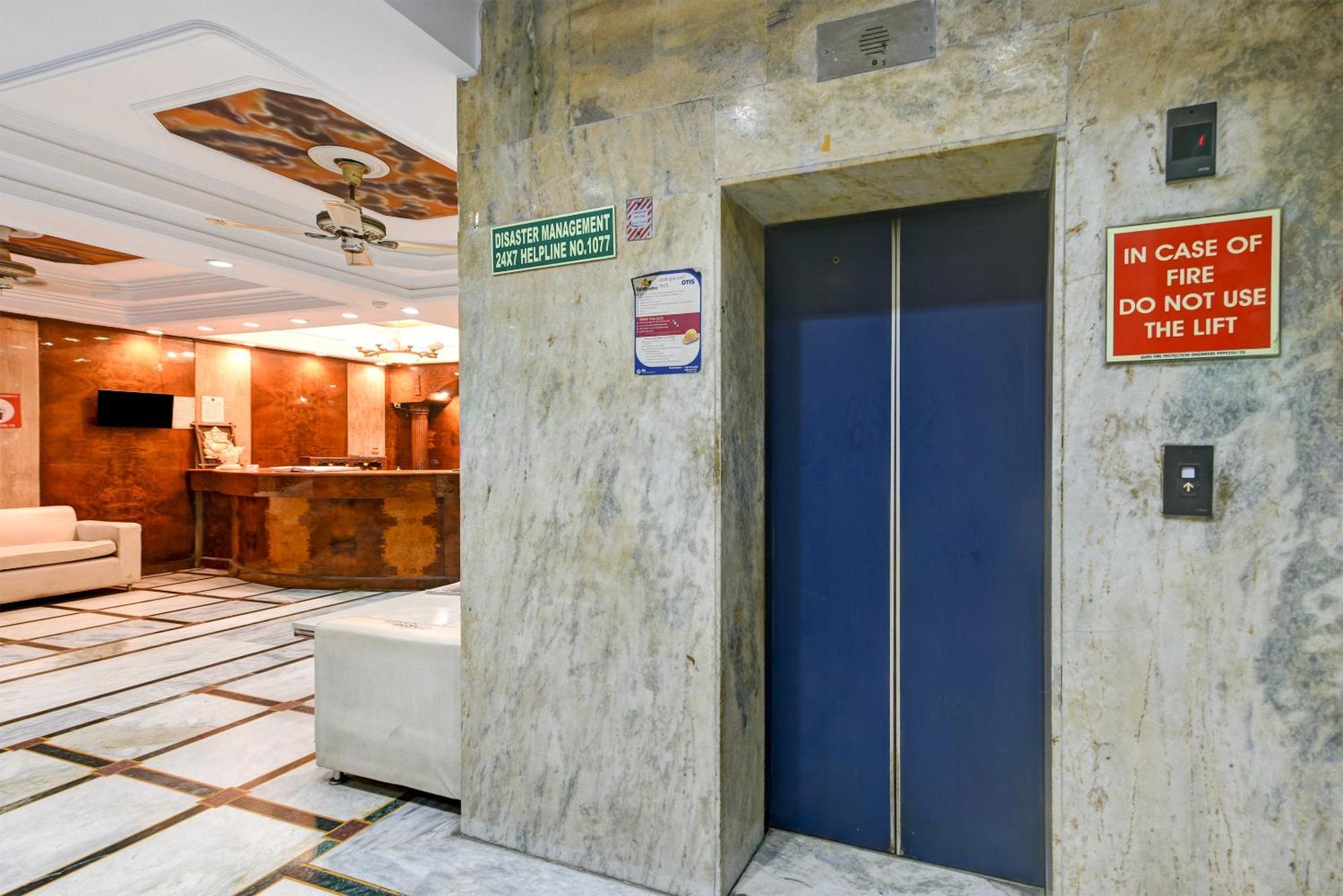 Hotel Geet Deluxe 新德里 外观 照片
